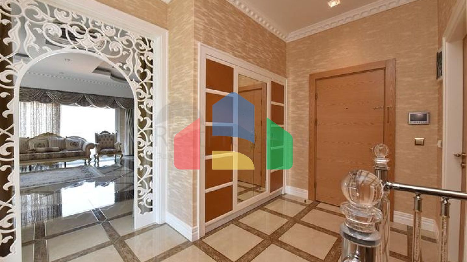 Королевские апартаменты 3+1 в комплексе отельного типа в Махмутларе