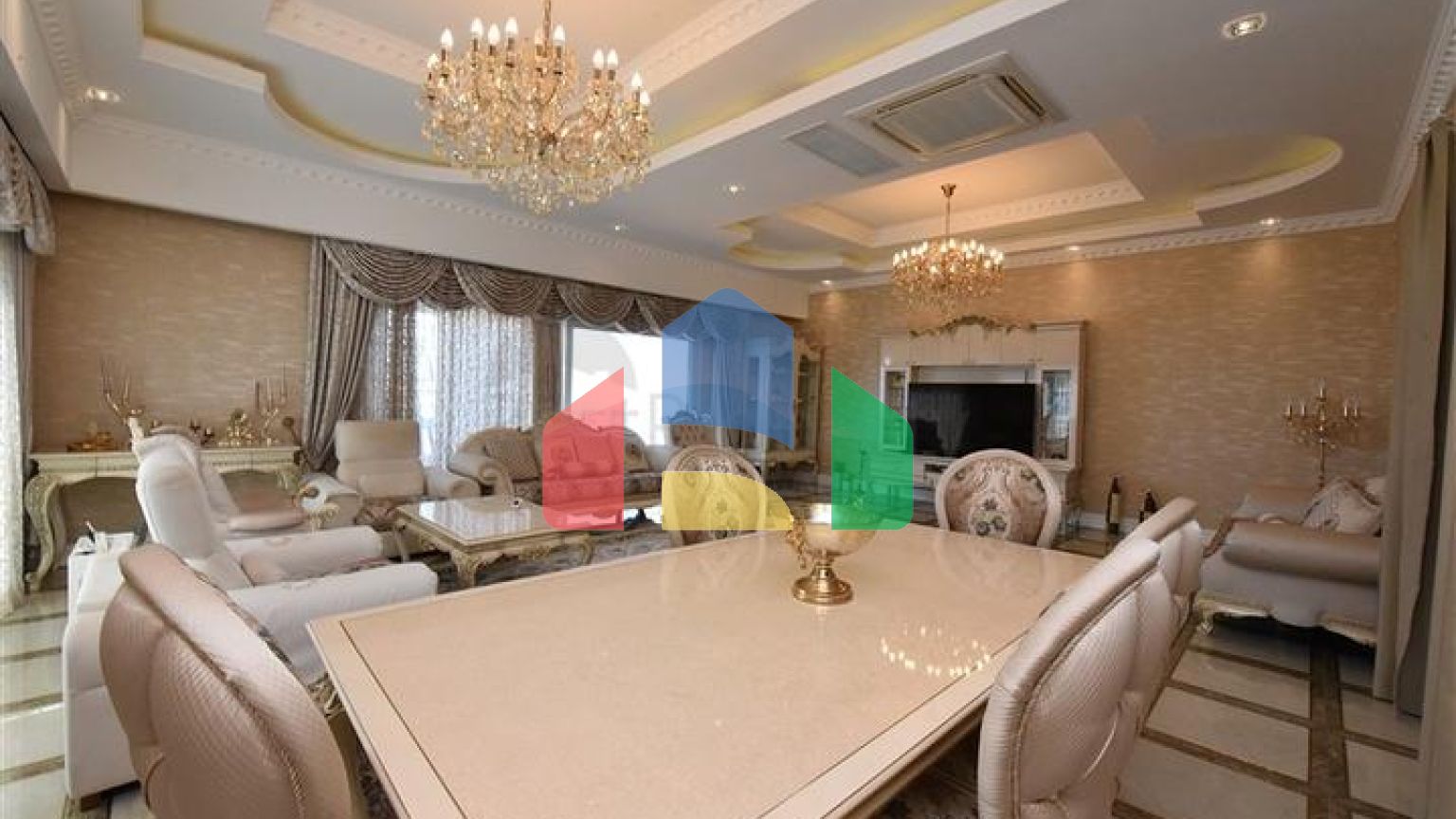 Королевские апартаменты 3+1 в комплексе отельного типа в Махмутларе