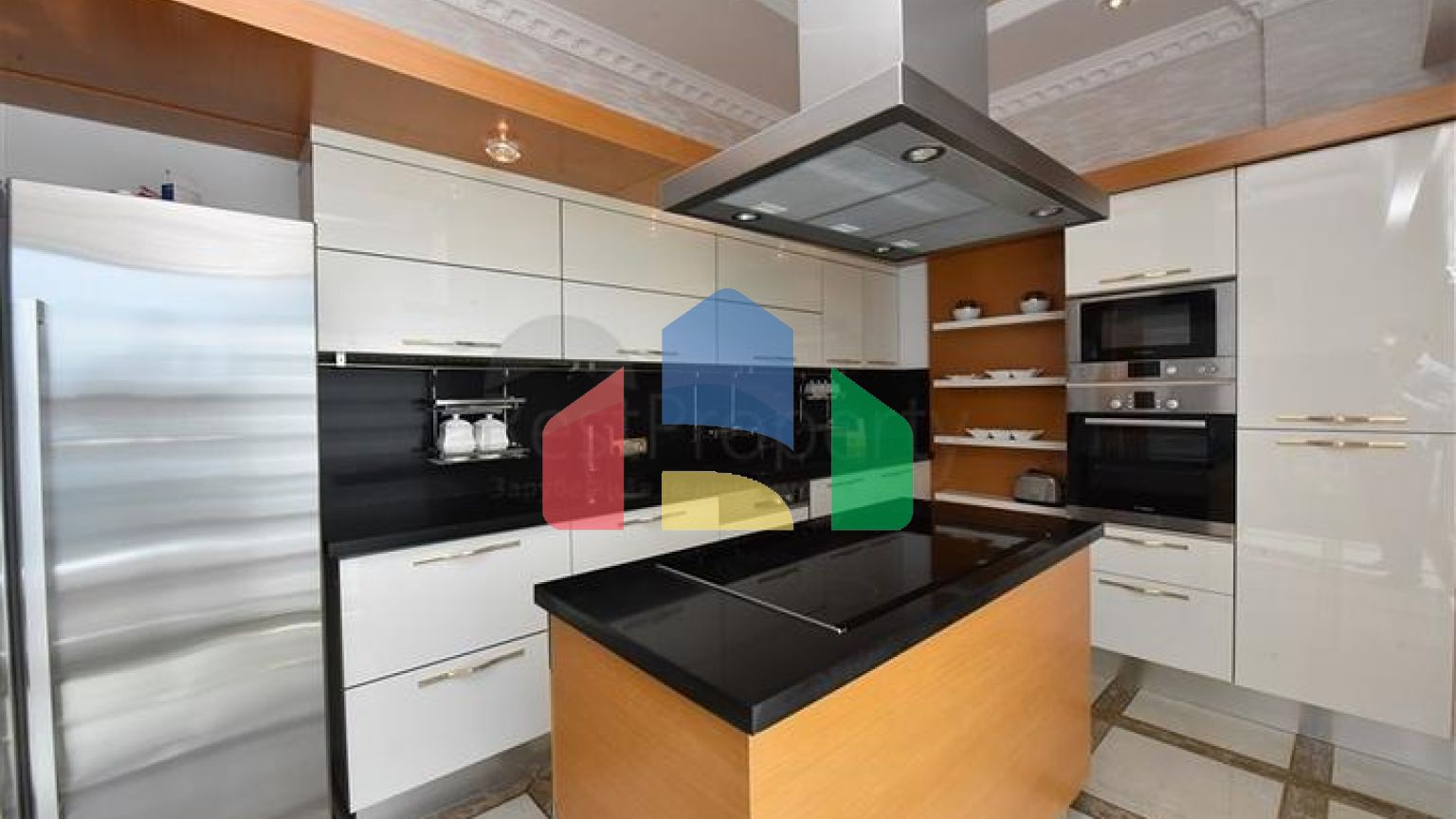 Королевские апартаменты 3+1 в комплексе отельного типа в Махмутларе