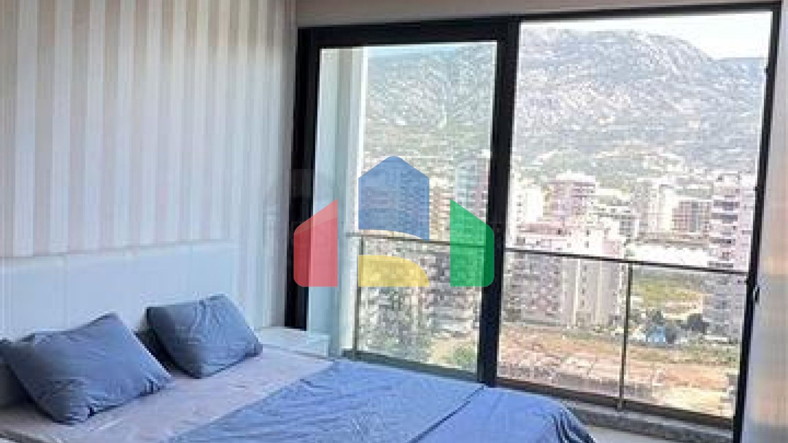 Трехкомнатная квартира в 20 м от моря