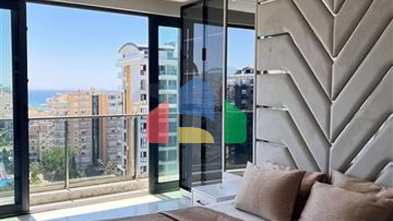 Трехкомнатная квартира в 20 м от моря