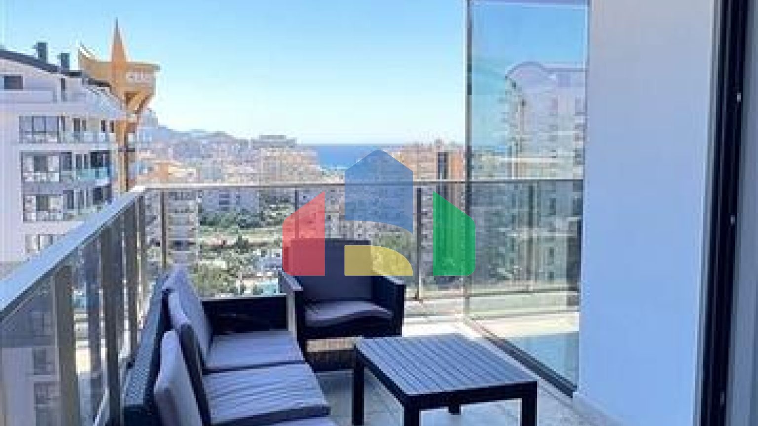 Трехкомнатная квартира в 20 м от моря