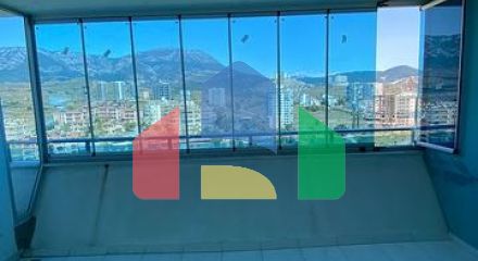 Трехкомнатный пентхаус в жилом комплексе с инфраструктурой