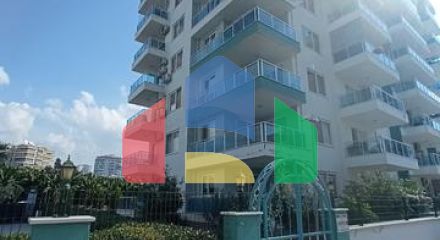 Трехкомнатный пентхаус в жилом комплексе с инфраструктурой