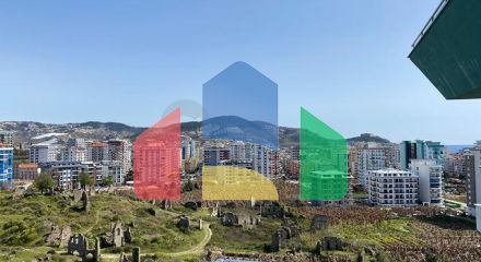 Трехкомнатный пентхаус в жилом комплексе с инфраструктурой