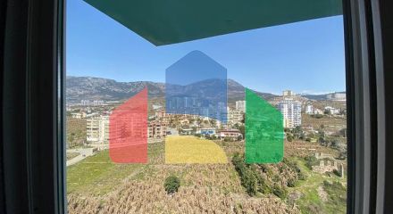 Трехкомнатный пентхаус в жилом комплексе с инфраструктурой