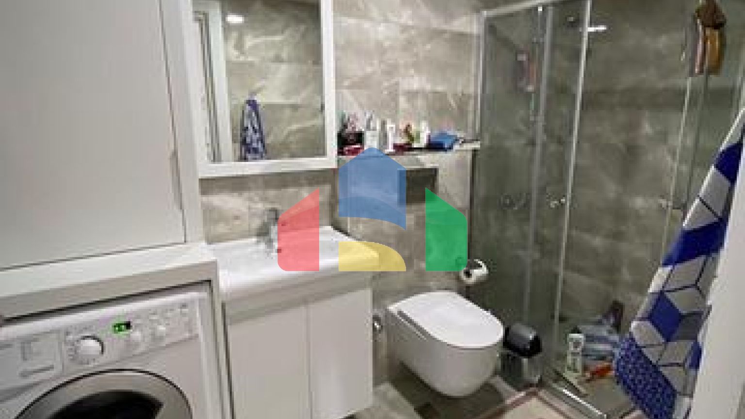 Трехкомнатный пентхаус в жилом комплексе с инфраструктурой