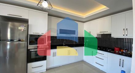 Трехкомнатный пентхаус в жилом комплексе с инфраструктурой