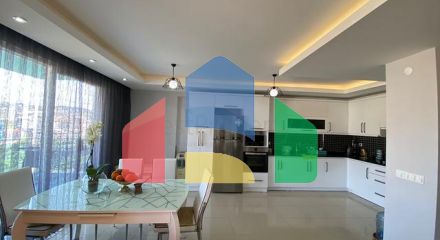 Трехкомнатный пентхаус в жилом комплексе с инфраструктурой