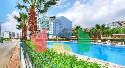 Трехкомнатный пентхаус в жилом комплексе с инфраструктурой