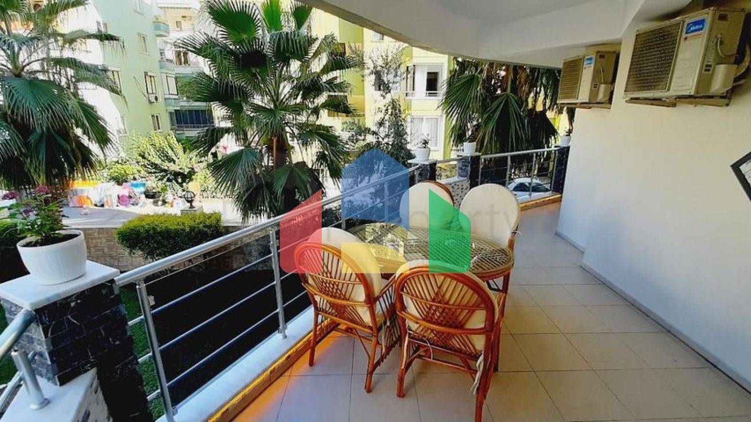 Затишна трикімнатна квартира в центрі району Махмутлар