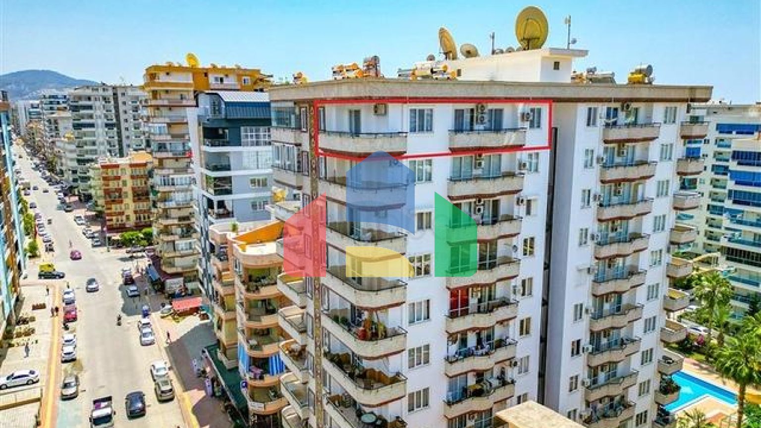 Просторная квартира в районе Махмутлар с видом на море и горы