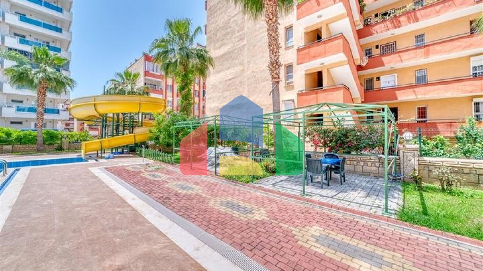 Просторная квартира в районе Махмутлар с видом на море и горы