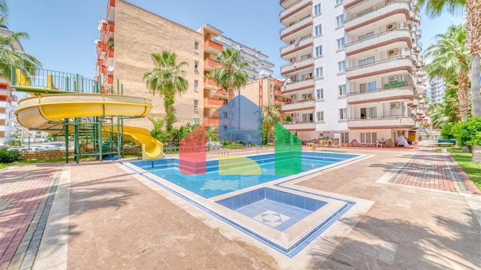 Просторная квартира в районе Махмутлар с видом на море и горы