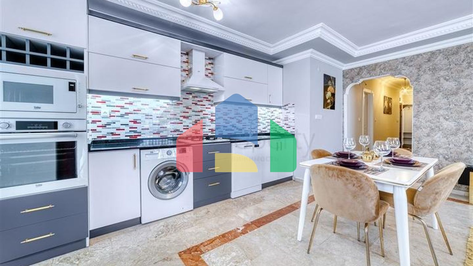 Просторная квартира в районе Махмутлар с видом на море и горы