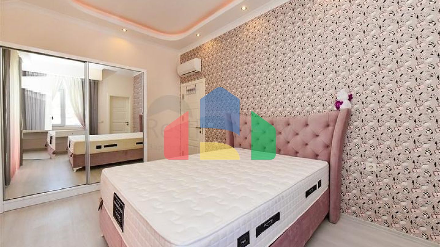 Меблированный пентхаус 4+1 с видом на море в Махмутларе