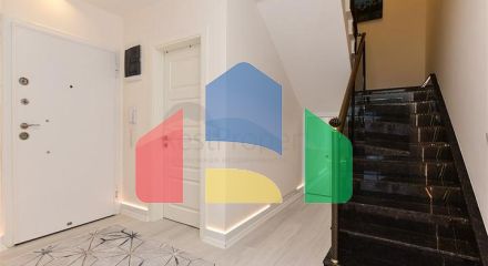 Меблированный пентхаус 4+1 с видом на море в Махмутларе