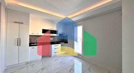 Пентхаус 2 + 1 в центрі Махмутлара з видом на гори