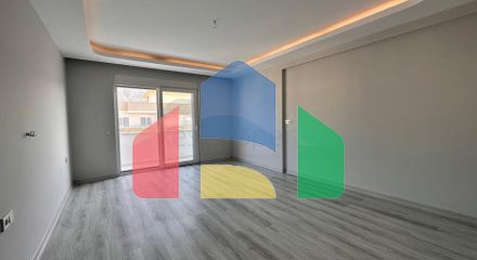 Пентхаус 2 + 1 в центрі Махмутлара з видом на гори