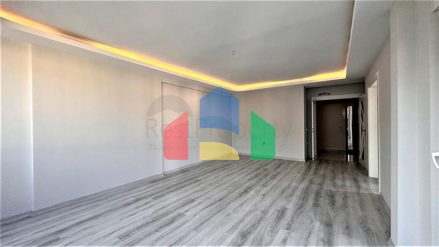 Пентхаус 2 + 1 в центрі Махмутлара з видом на гори