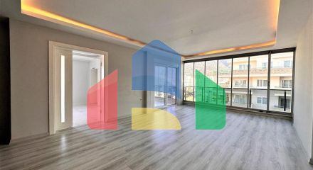 Пентхаус 2 + 1 в центрі Махмутлара з видом на гори