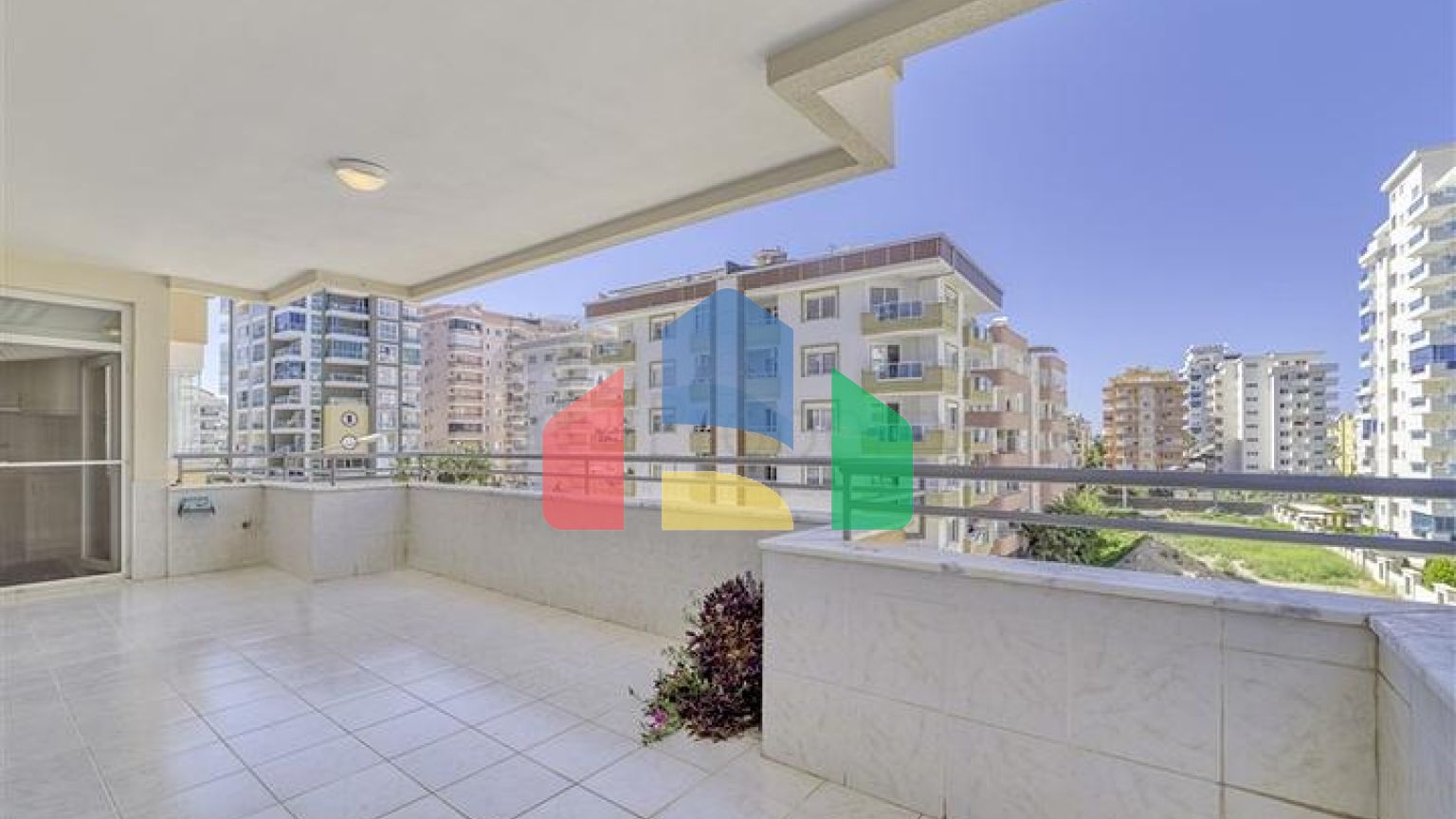 Квартира 2 + 1 в 300 м від моря в районі Махмутлар