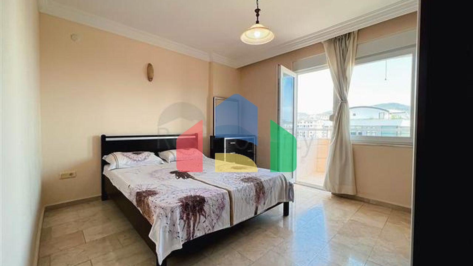 Пентхаус 3+1 с видом на море в районе Махмутлар