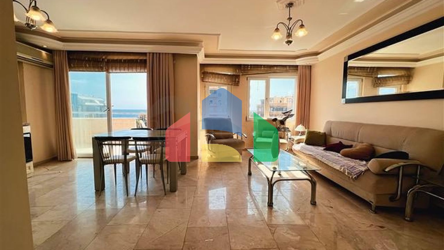 Пентхаус 3+1 с видом на море в районе Махмутлар