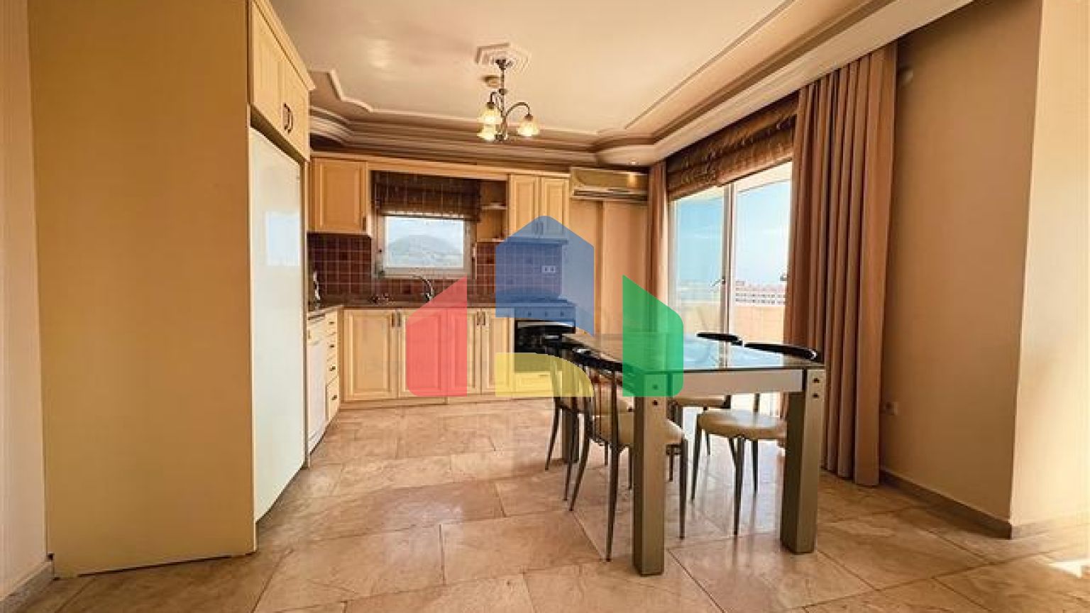 Пентхаус 3+1 с видом на море в районе Махмутлар