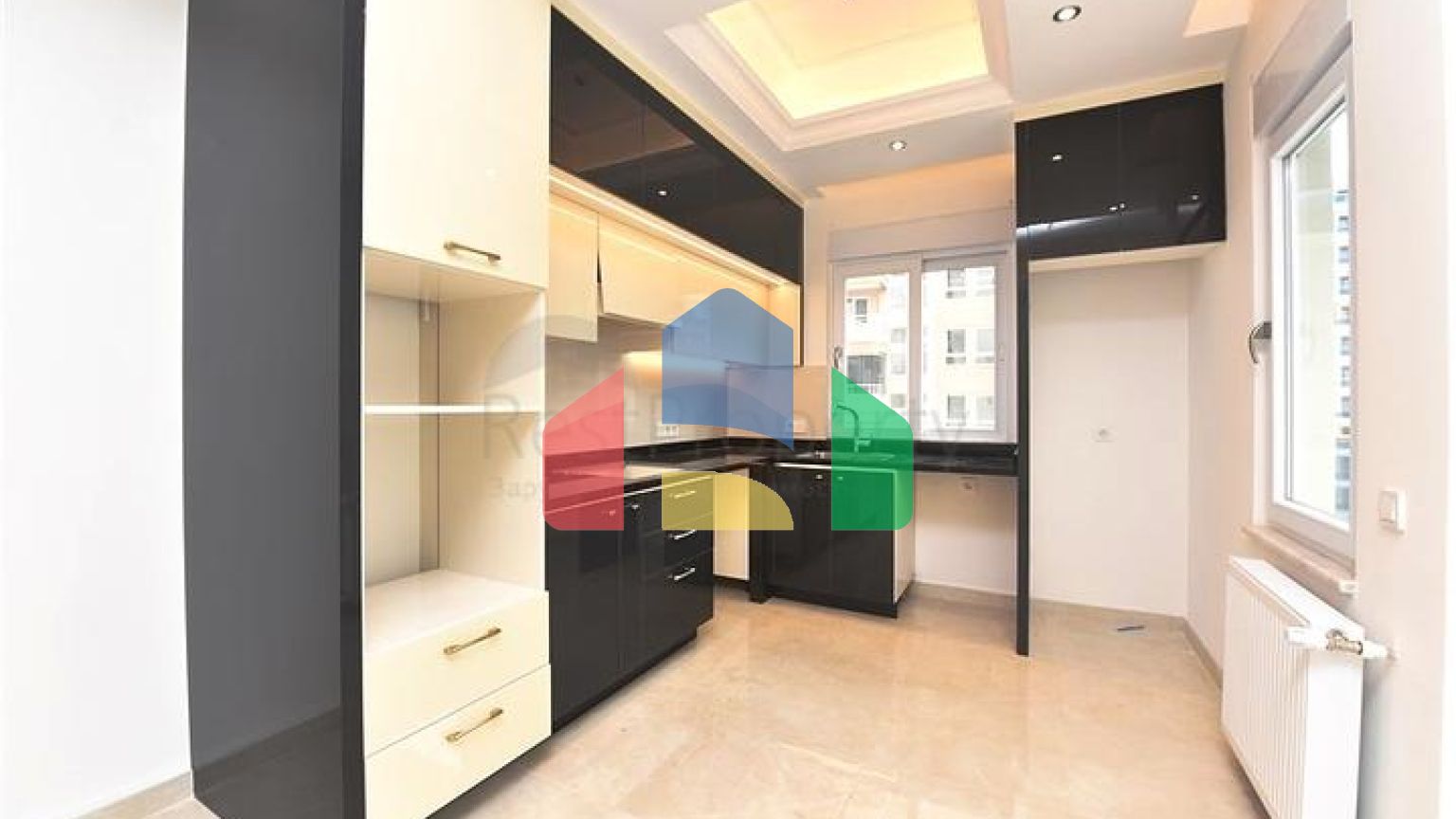 Трёхкомнатная квартира в премиальном жилом комплексе в районе Махмутлар