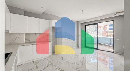 Двокімнатна квартира в 600 м від моря в центрі Аланії