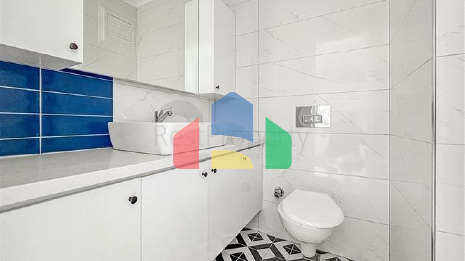 Двокімнатна квартира в 600 м від моря в центрі Аланії