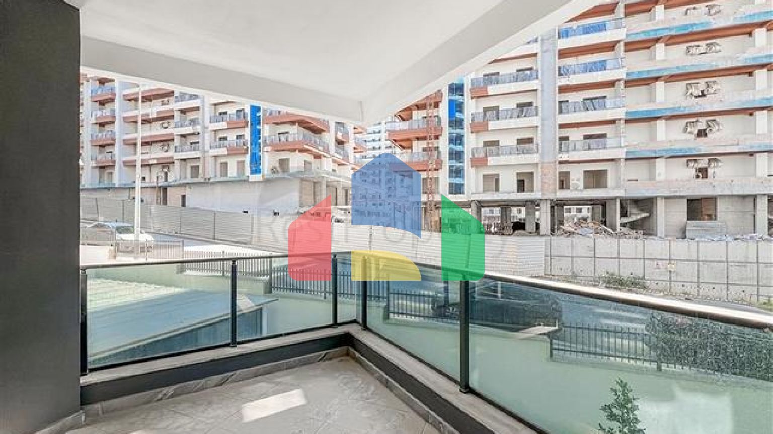 Двокімнатна квартира в 600 м від моря в центрі Аланії