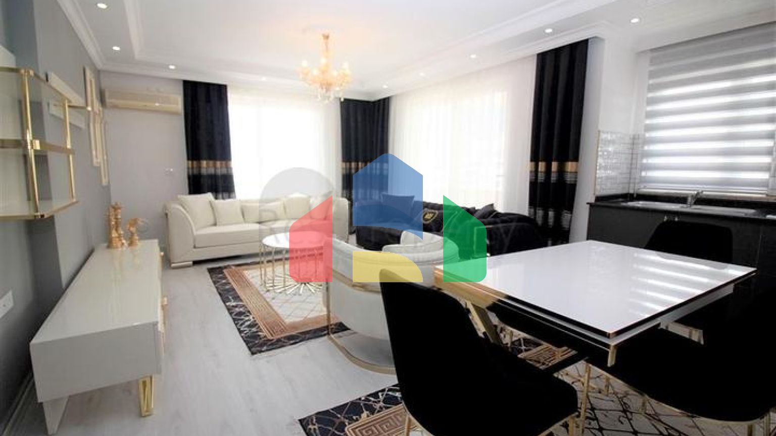 Просторий пентхаус 3 + 1 в районі Махмутлар