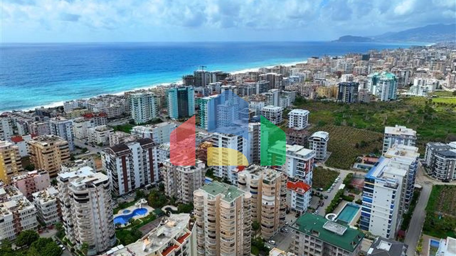 Просторий пентхаус 3 + 1 в районі Махмутлар