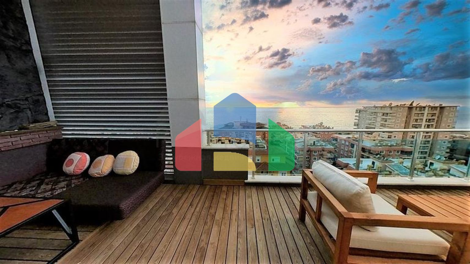 Шикарный пентхаус планировкой 3+1 в районе Махмутлар с видом на море