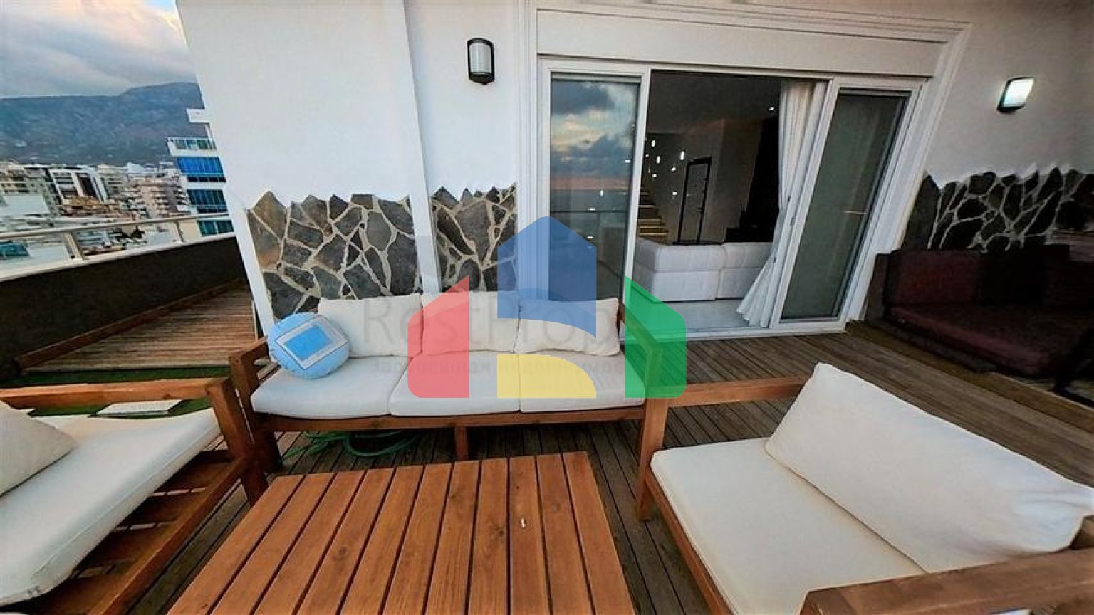 Шикарный пентхаус планировкой 3+1 в районе Махмутлар с видом на море