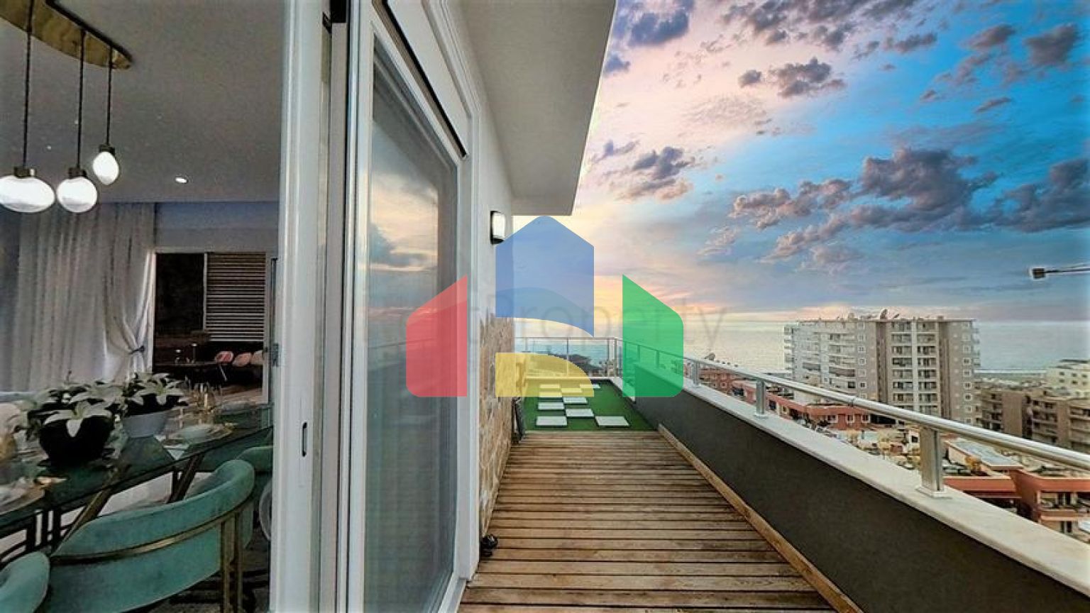 Шикарный пентхаус планировкой 3+1 в районе Махмутлар с видом на море