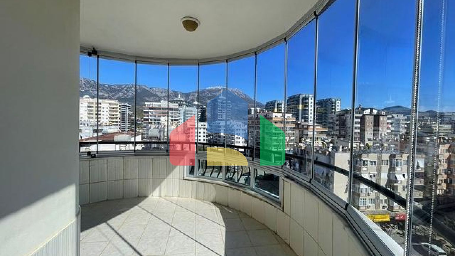 Пентхаус 4+1 в комплексе с минимальной инфраструктурой в районе Махмутлар