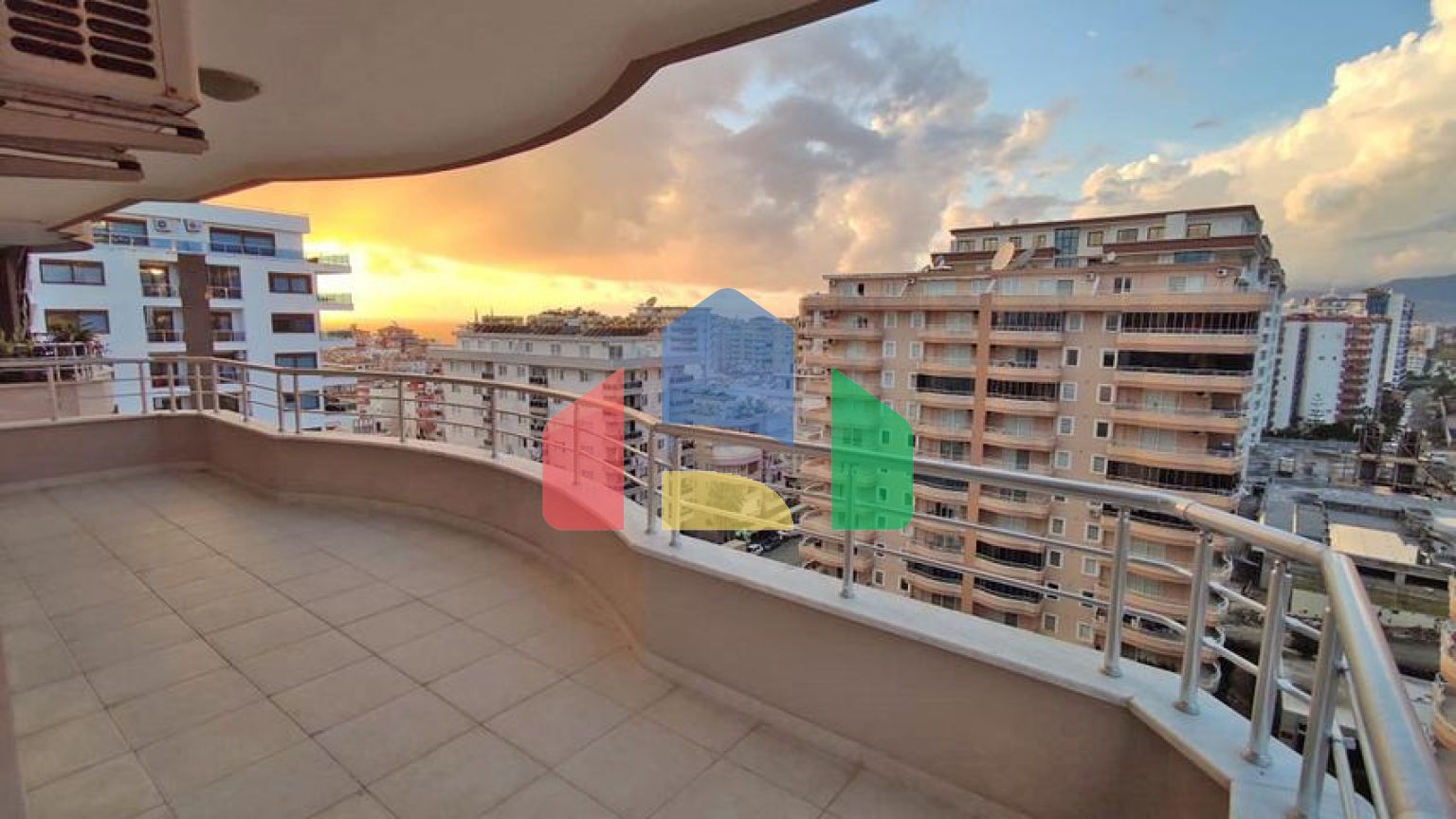 П'ятикімнатний пентхаус в Махмутларі