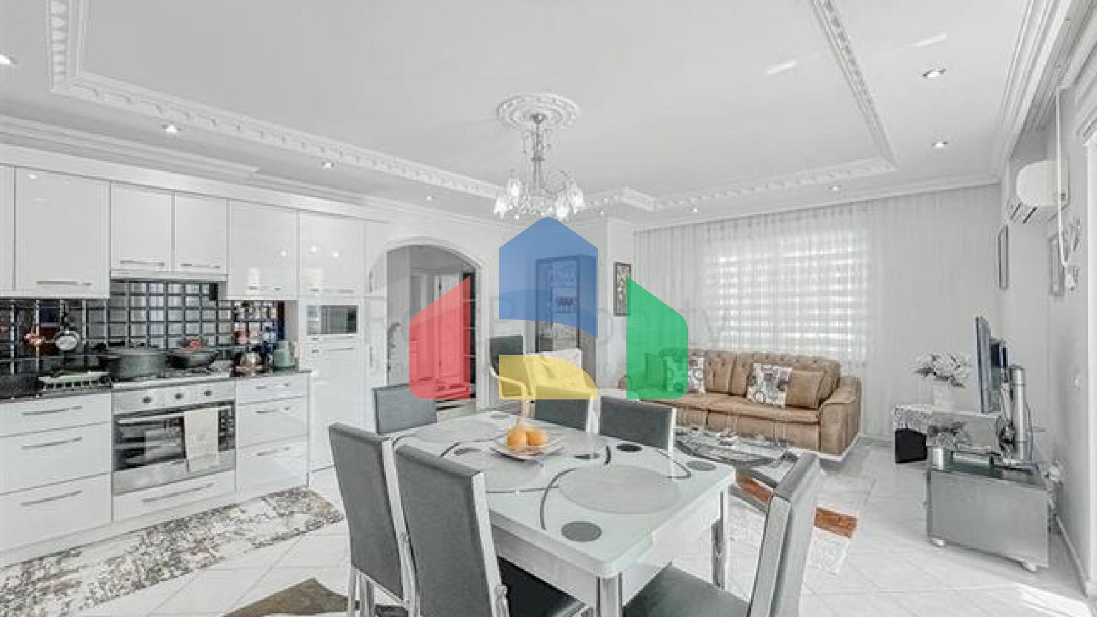 Квартира 2+1 свидом на море и горы в районе Махмутлар