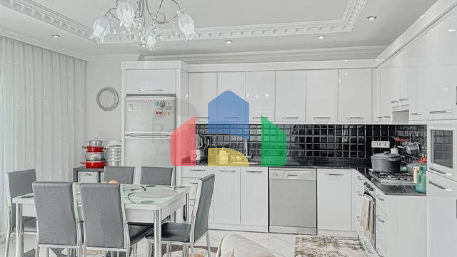 Квартира 2+1 свидом на море и горы в районе Махмутлар