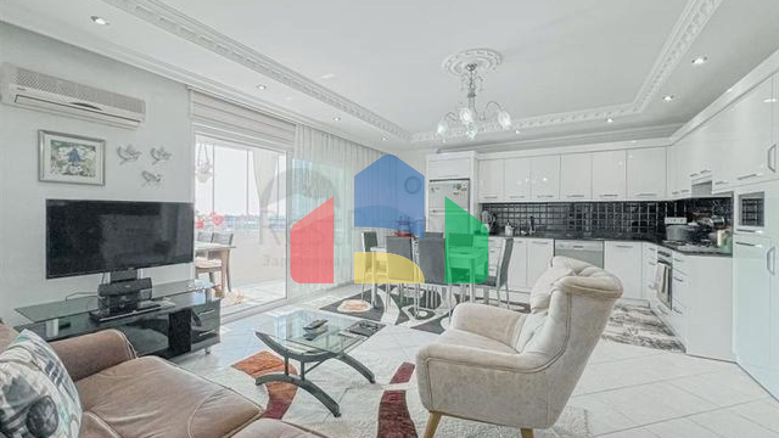 Квартира 2+1 свидом на море и горы в районе Махмутлар