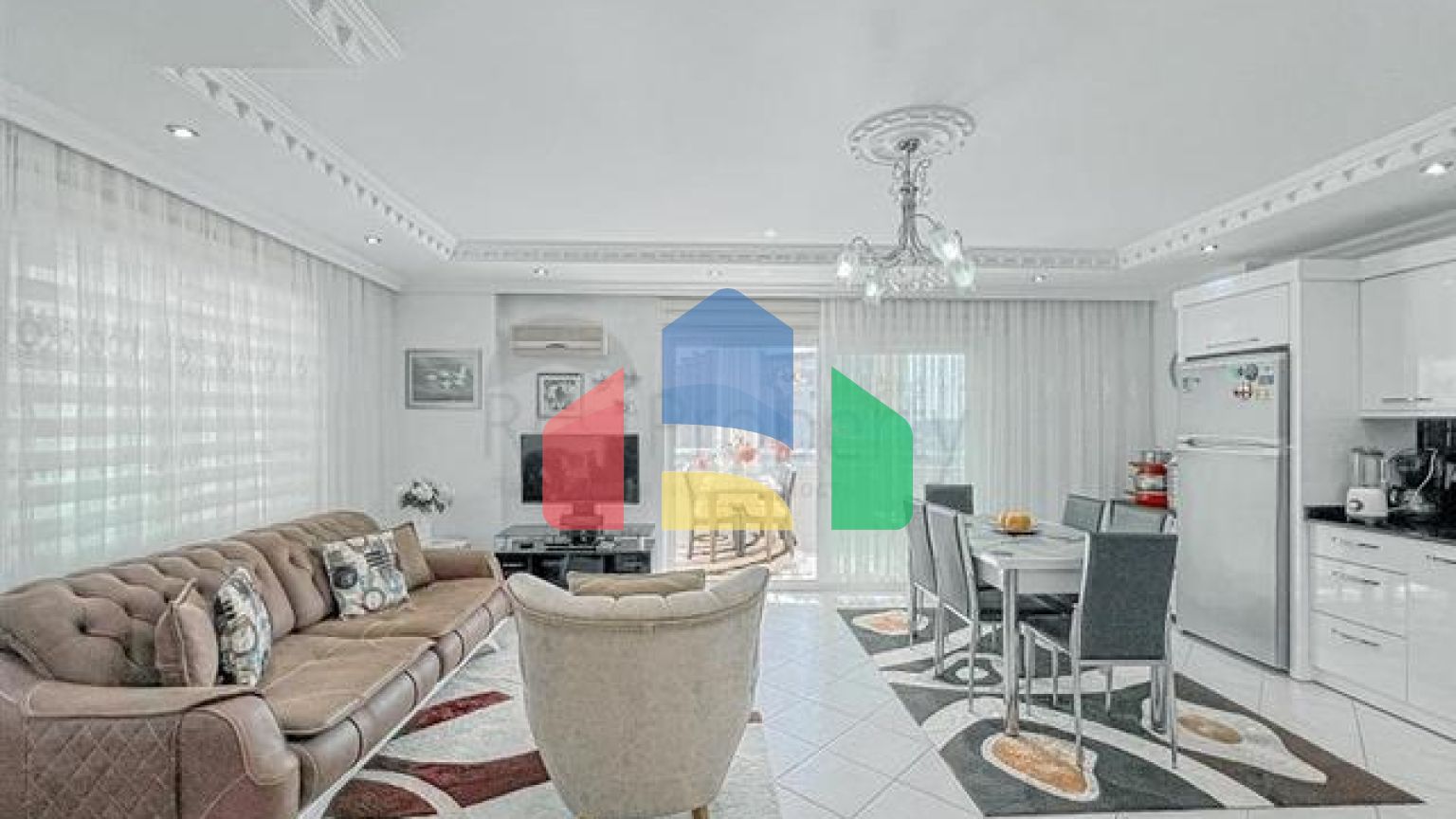 Квартира 2+1 свидом на море и горы в районе Махмутлар