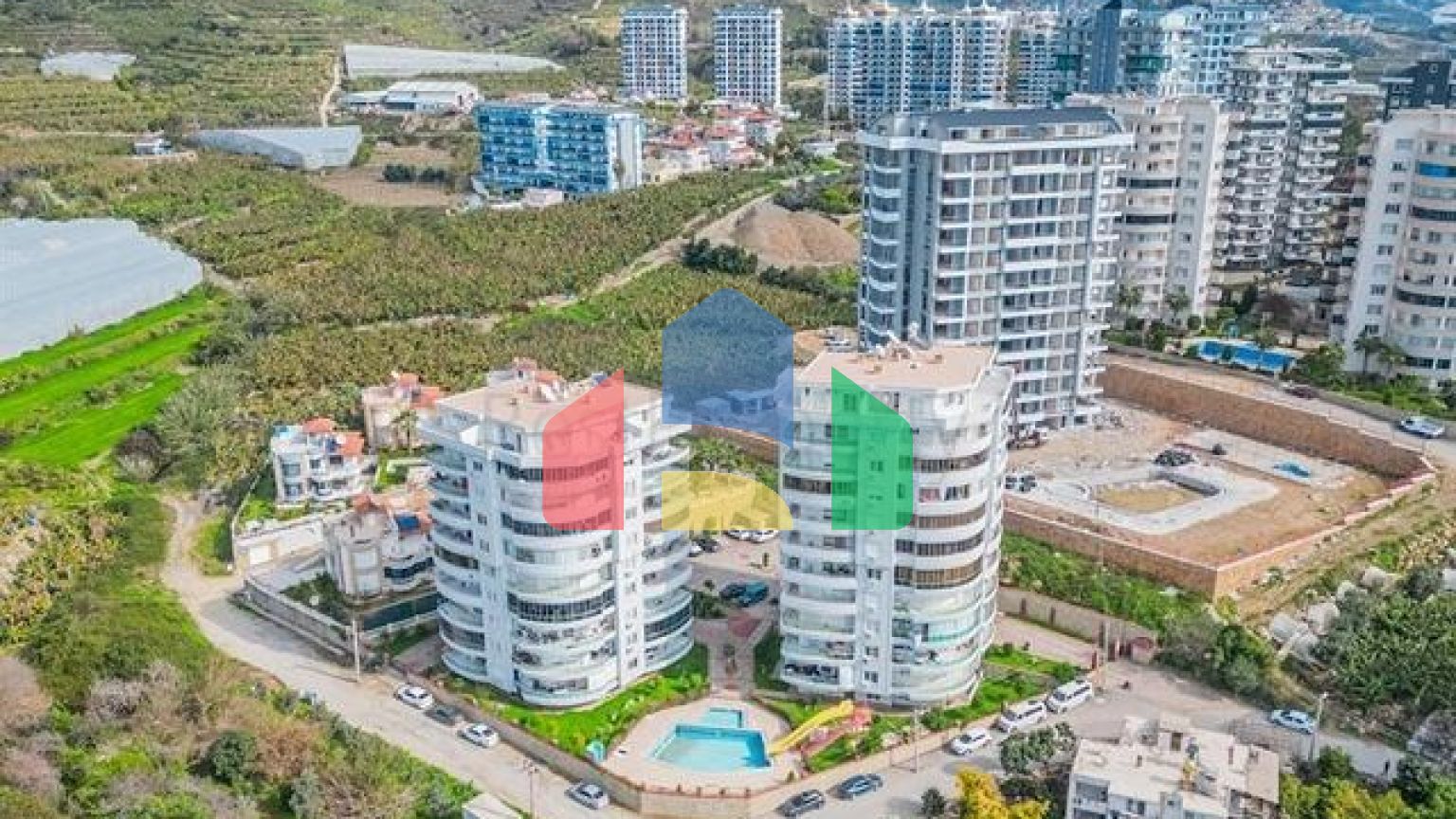 Квартира 2+1 свидом на море и горы в районе Махмутлар