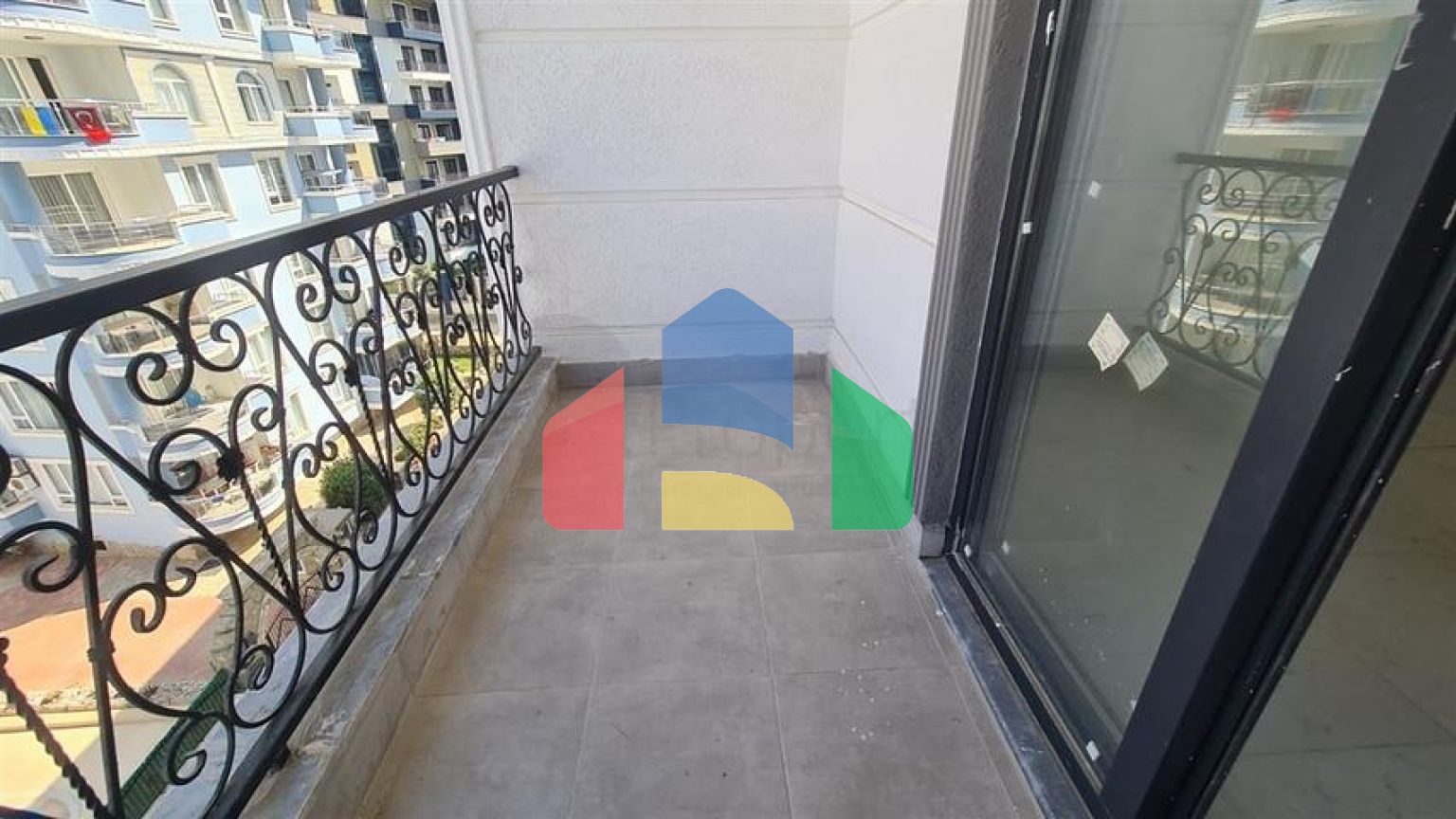 Новая двухкомнатная квартира в Махмутларе