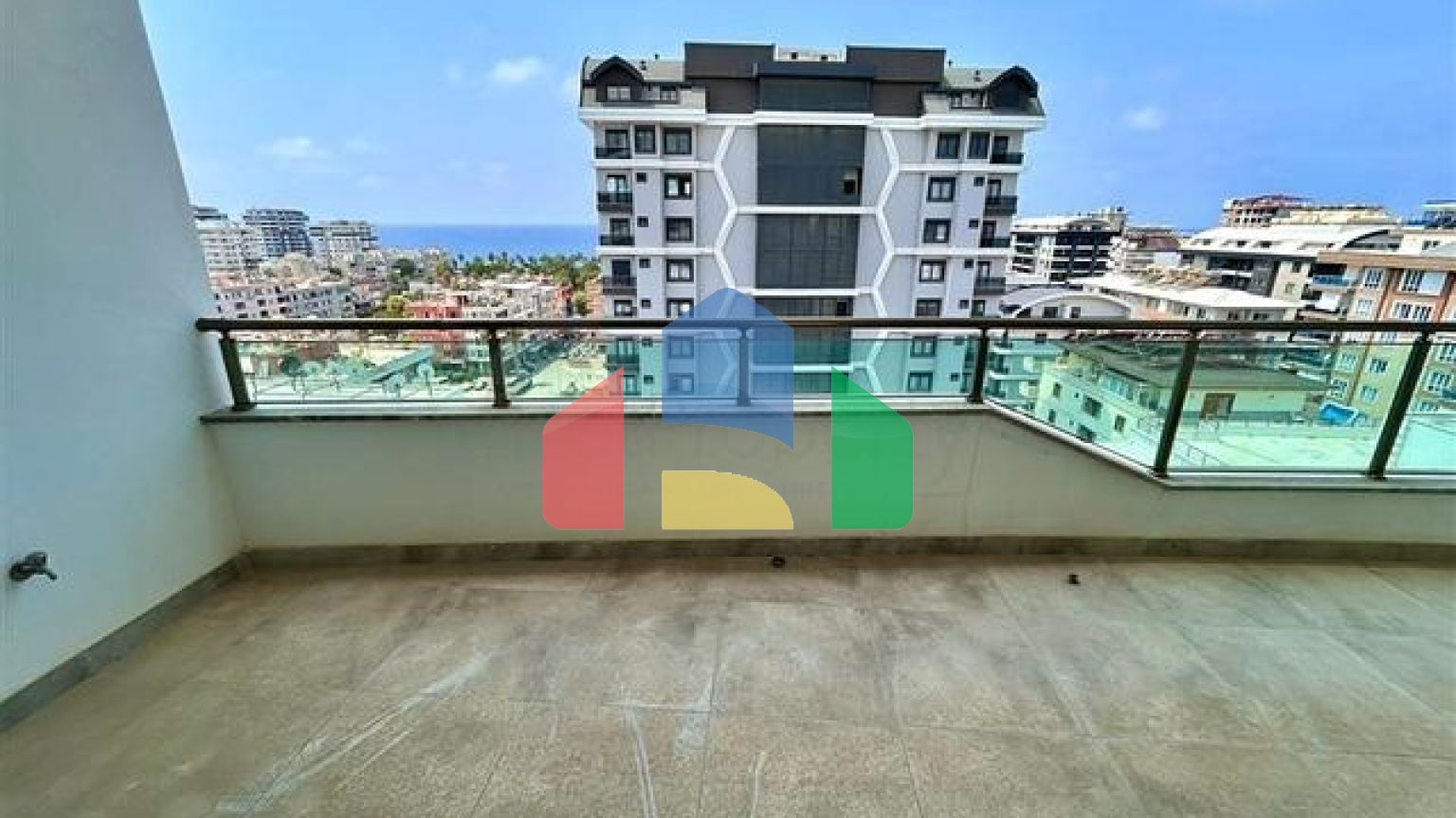 Сучасна квартира з морським видом в самому серці Махмутлара