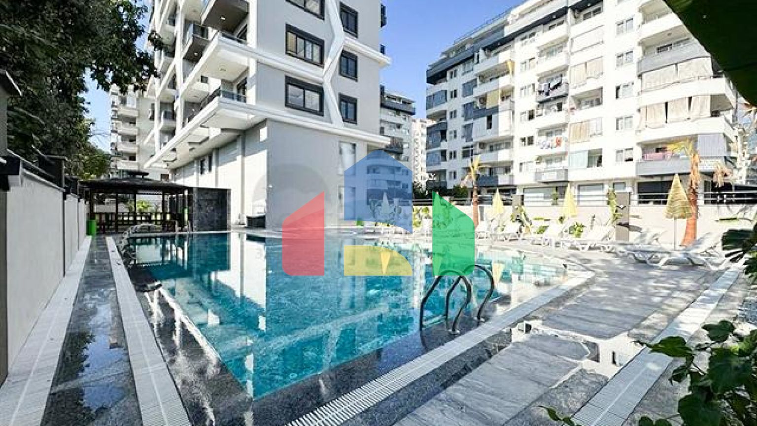 Квартира 1+1 с превосходной инфраструктурой в районе Махмутлар