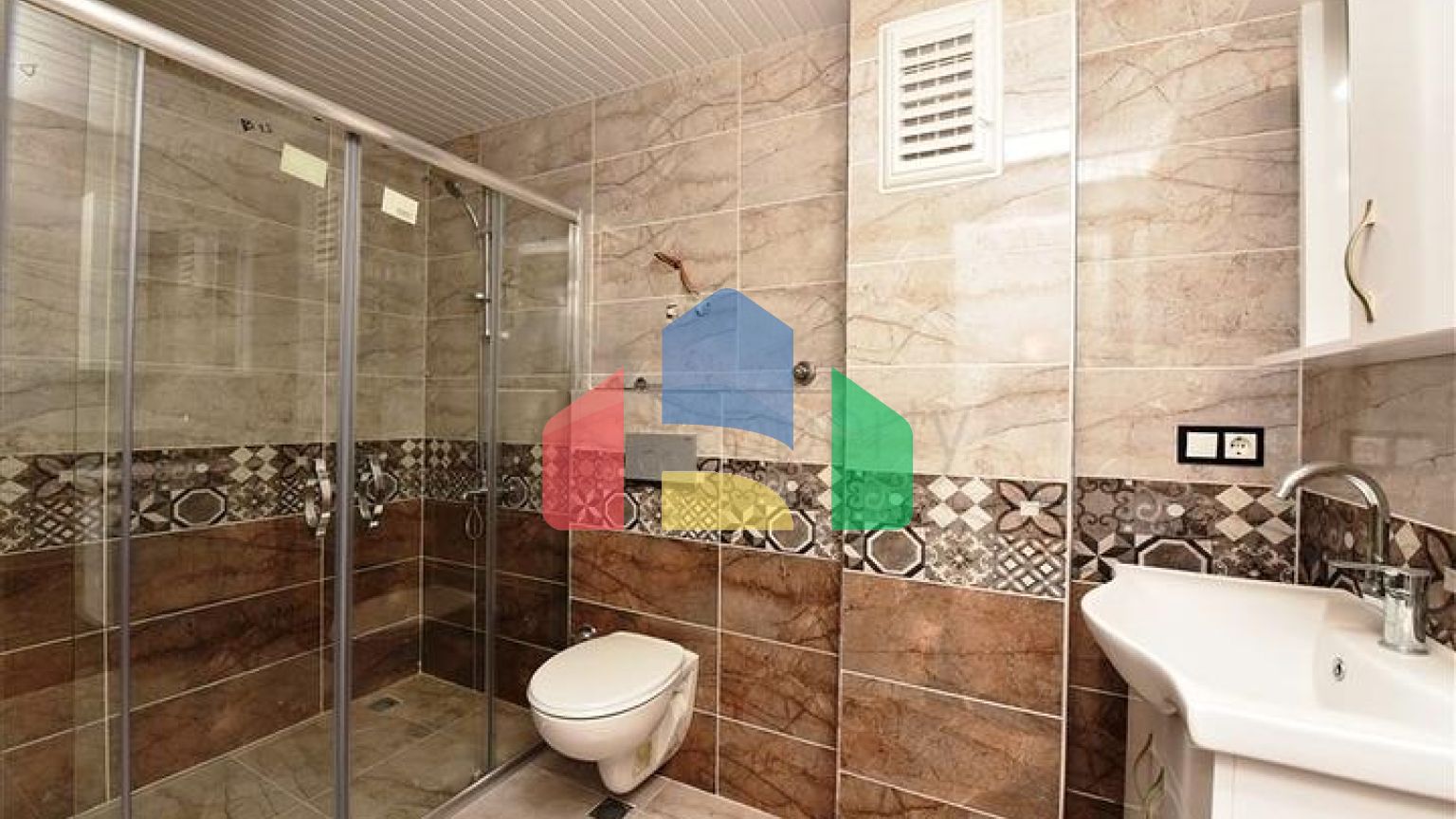 Пентхаус с видом на горы в районе Махмутлар