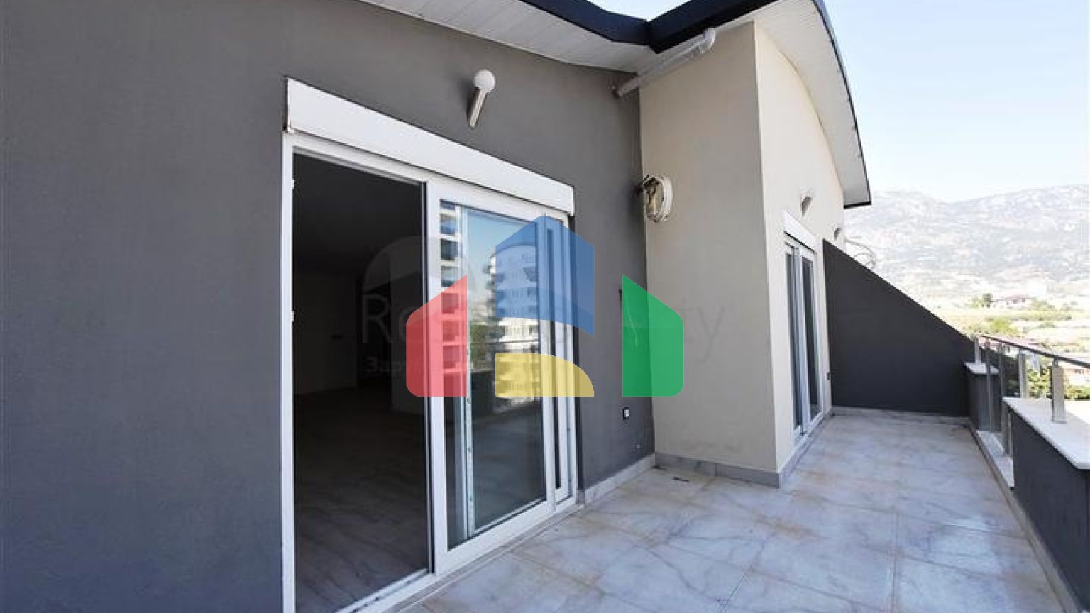 Пентхаус с видом на горы в районе Махмутлар